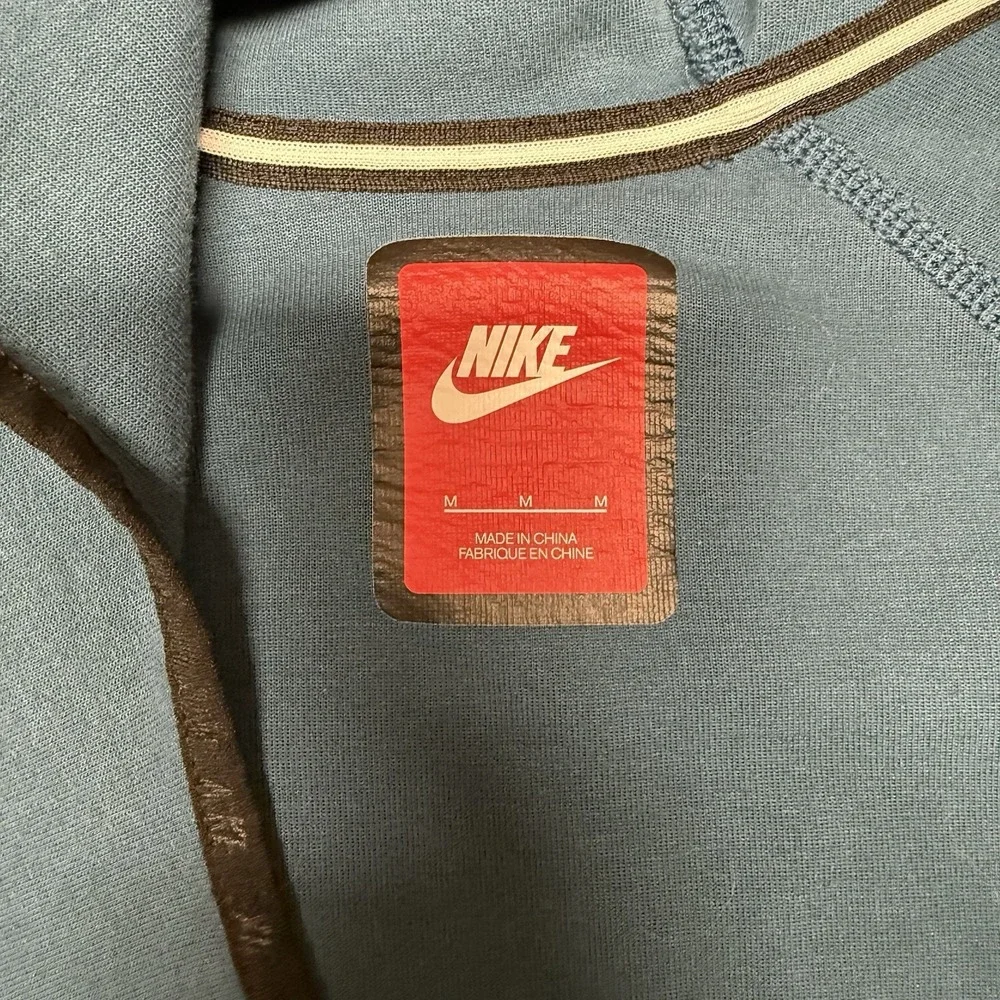 Nike tech butterfly